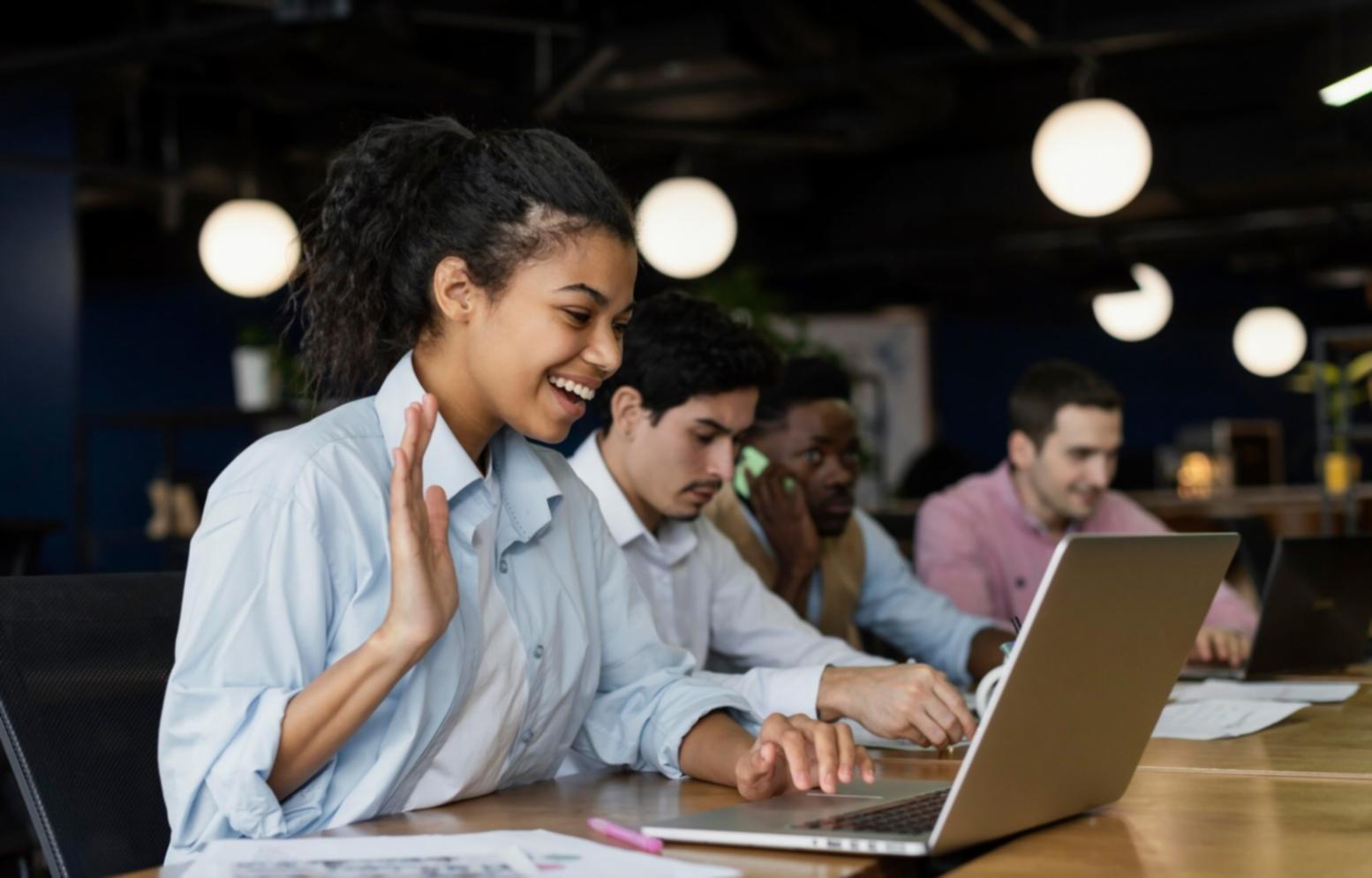 Professionisti durante un workshop pratico