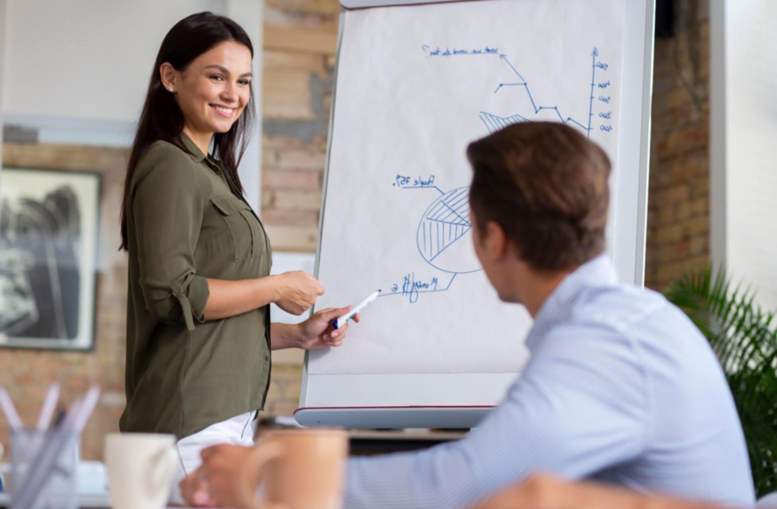 Persona che costruisce relazioni autentiche attraverso l'intelligenza emotiva